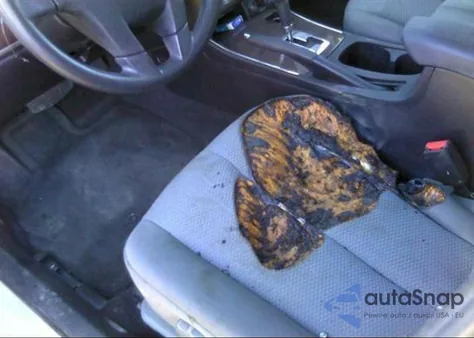 2010 Mitsubishi Galant Es/Se z USA, uszkodzony, nr VIN 4A32B3FFXAE009404